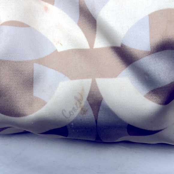 COACH Leather and Sateen Signature Audrey Chainlink Ivory Ivory Beige handbag. - Picture 13 of 16